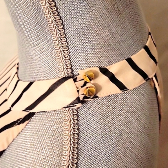 ASTR High Neck Striped Sleeveless  Blouse, Size: S - Picture 6 of 11